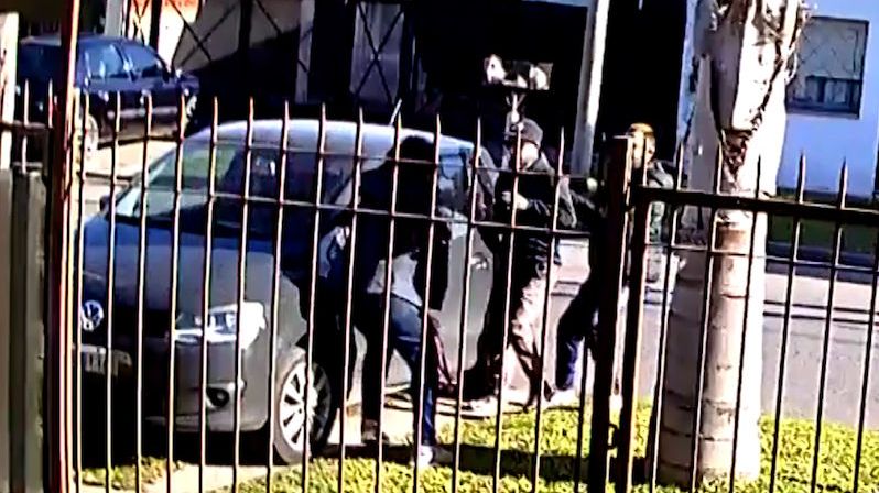 Zloději ukradli za bílého dne auto i s dítětem na zadním sedadle